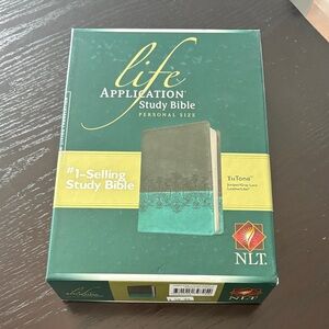 NLT Life Application Study Bible - Personal Size
